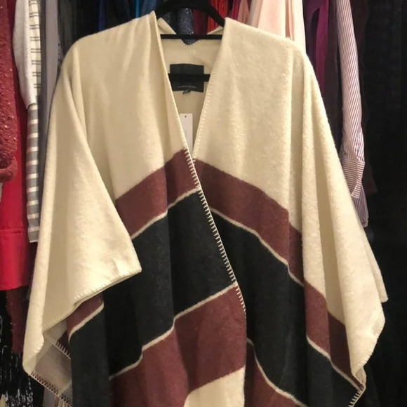 Sanctuary Poncho Top - Picture 6 of 9